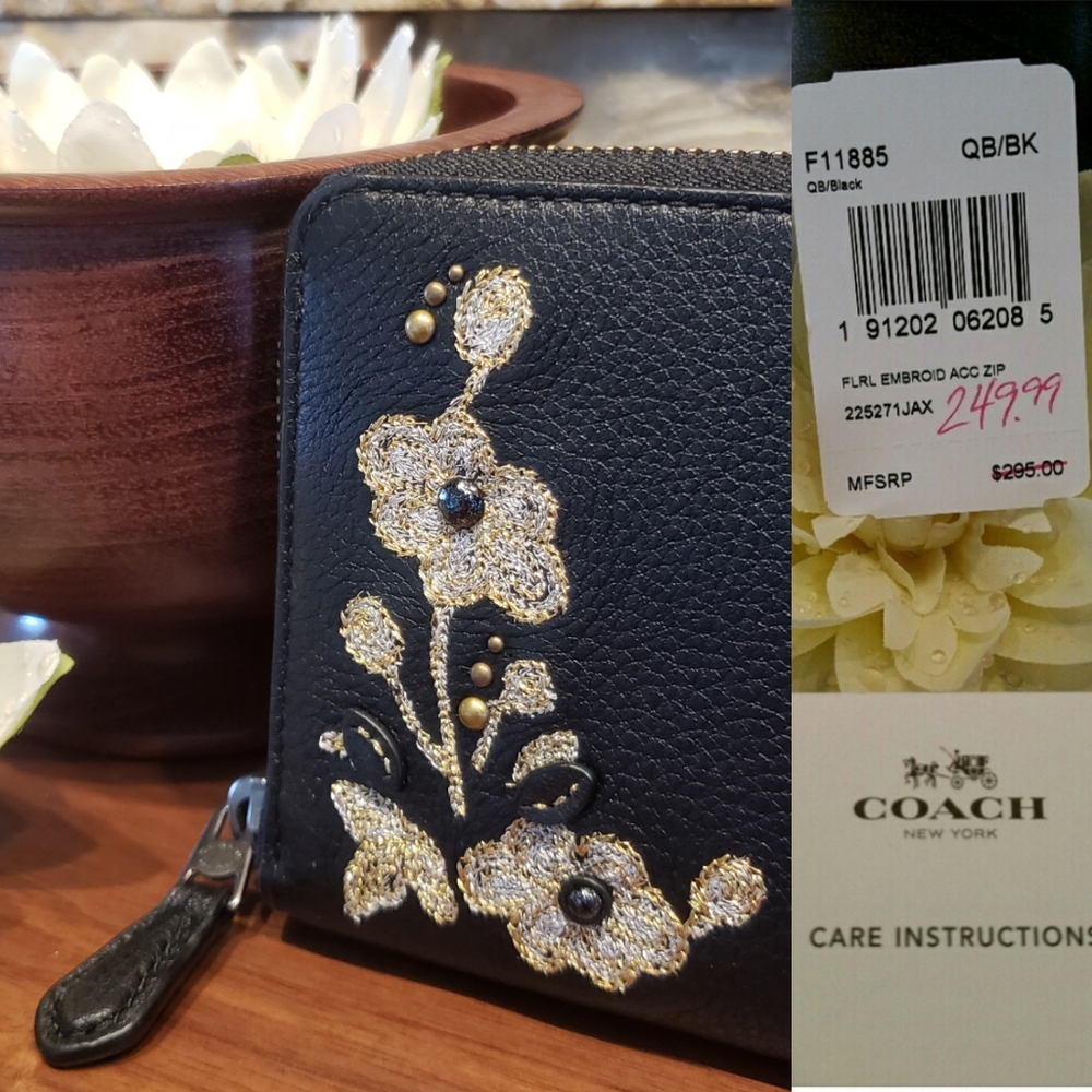 **SOLD OUT!**  NEW Coach Accordion Wallet w/box - Picture 2 of 6
